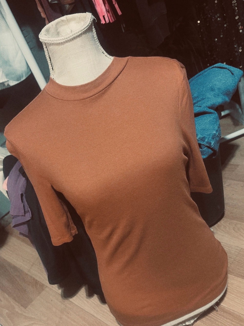 Women's Short Sleeve Crewneck Tee in Rust
